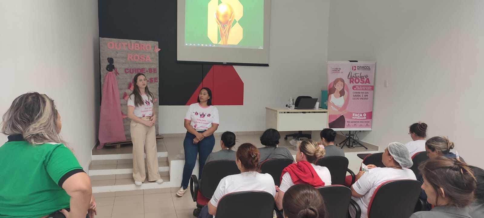 Palestra Outubro Rosa na empresa Bracol em Eldorado, sobre conscientização e prevenção do Câncer de mama e colo do Útero.